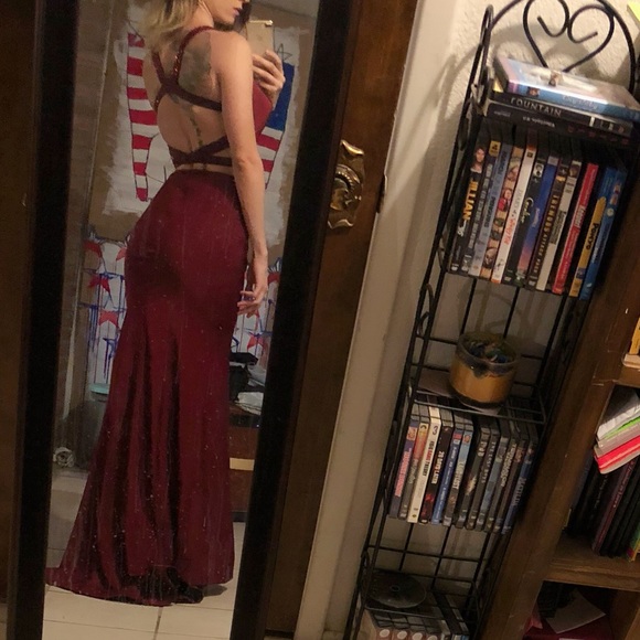 La Femme 2 Piece Formal Dress Size 2 - Picture 3 of 6